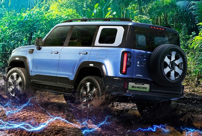 Рама, 548 л.с., запас хода 1200 км, розетка на 220 В, аудиосистема Infinity, максимальный комфорт &mdash; дешевле 25 000 долларов. Представлен внедорожник BAIC&nbsp;BJ40 Off-road